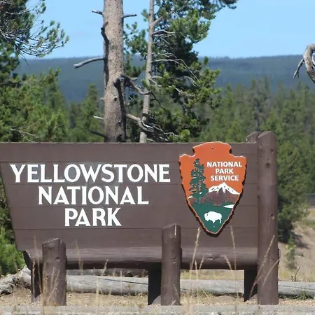 Bison Lodge - Lg Home - 2 Bedrooms - Less Than 5 Miles To Yellowstone North Entrance, Sleeps Up To 8 Gardiner Exterior photo