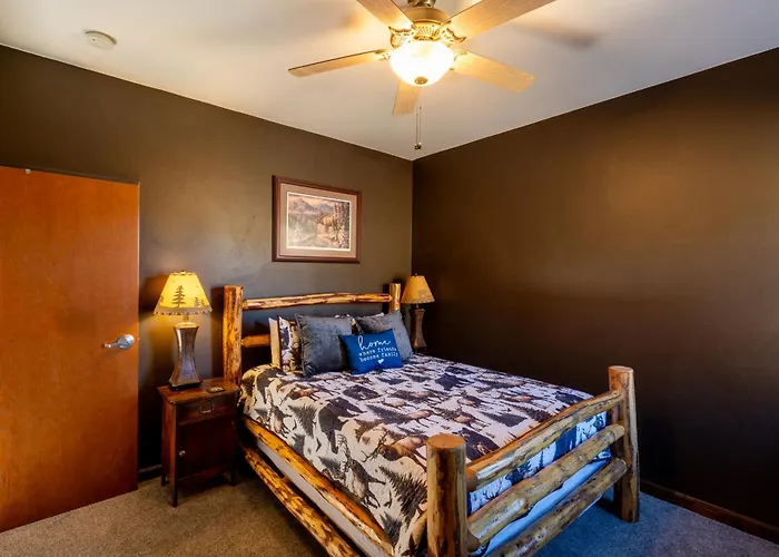Bison Lodge - Lg Home - 2 Bedrooms - Less Than 5 Miles To Yellowstone North Entrance, Sleeps Up To 8