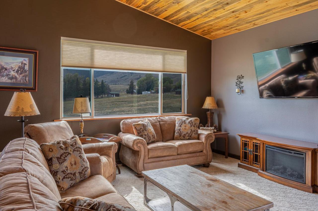 Bison - Lg - 2 Bedrooms - Less Than 5 Miles To Yellowstone North Entrance, Sleeps Up To 8 Holiday home Gardiner