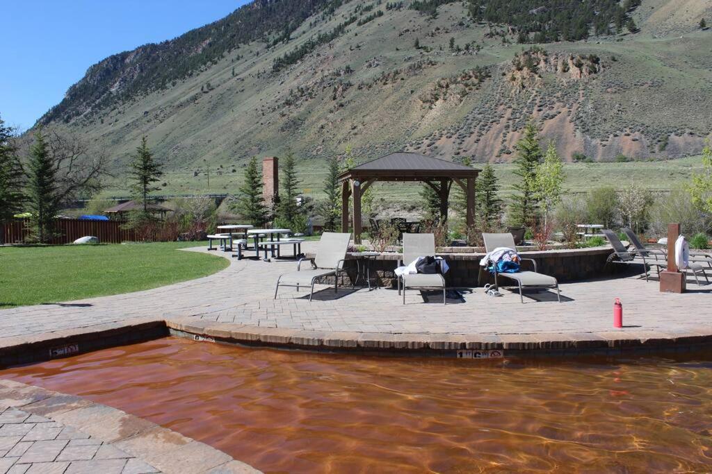 Bison - Lg - 2 Bedrooms - Less Than 5 Miles To Yellowstone North Entrance, Sleeps Up To 8 Holiday home *