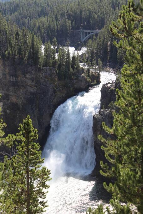 Bison - Lg - 2 Bedrooms - Less Than 5 Miles To Yellowstone North Entrance, Sleeps Up To 8 Gardiner