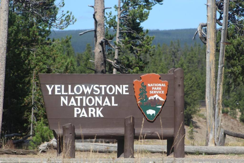 Bison - Lg - 2 Bedrooms - Less Than 5 Miles To Yellowstone North Entrance, Sleeps Up To 8 Holiday home Gardiner