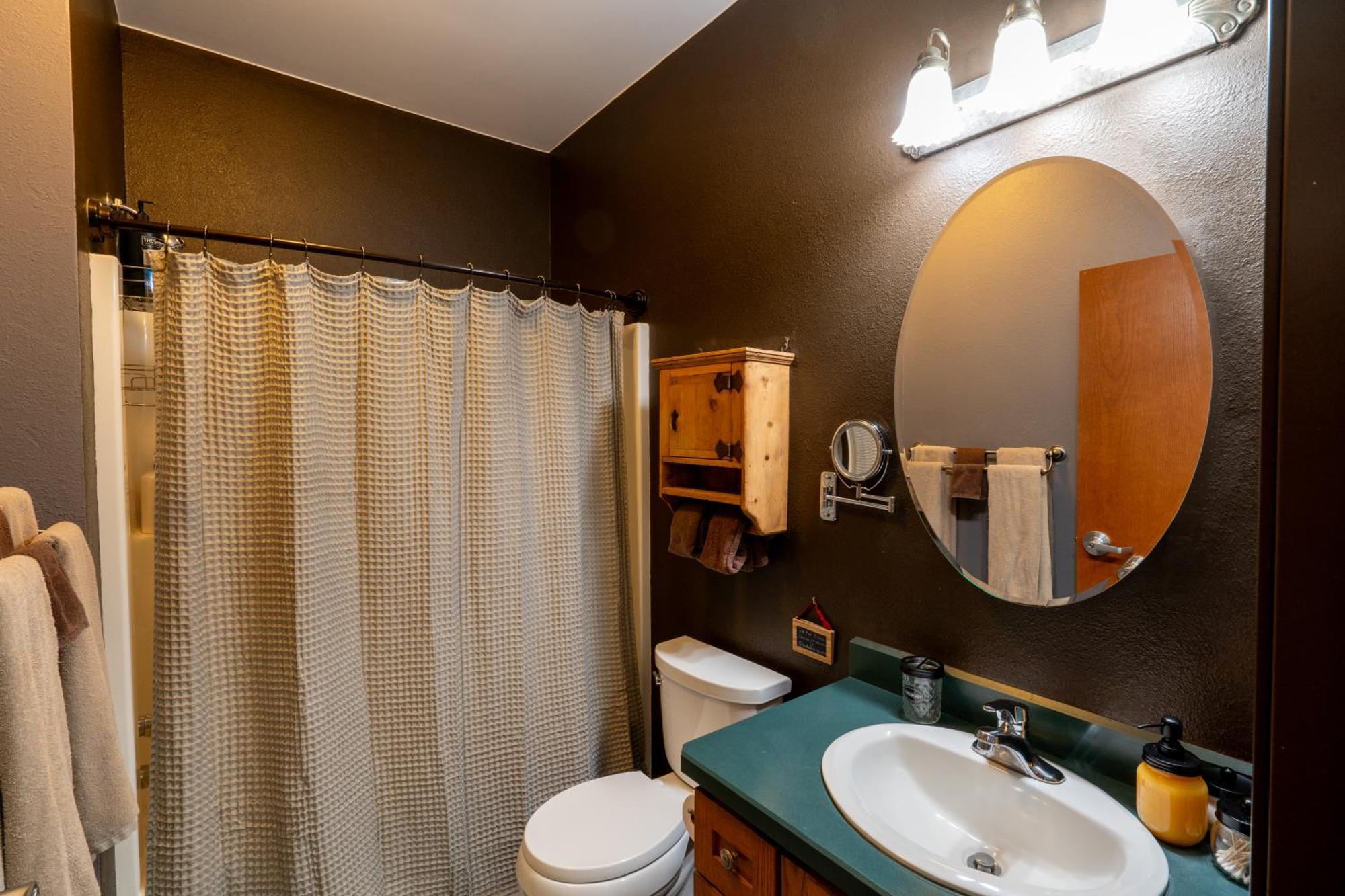 Bison - Lg - 2 Bedrooms - Less Than 5 Miles To Yellowstone North Entrance, Sleeps Up To 8 Holiday home Gardiner
