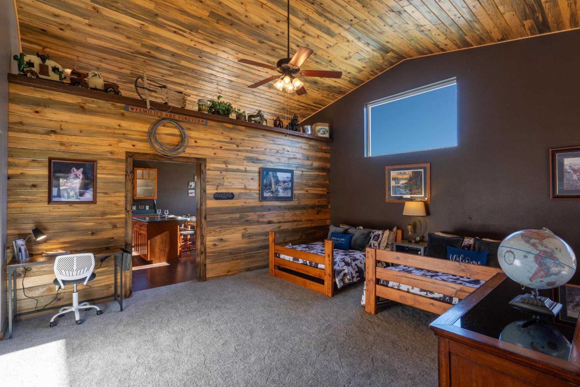 Bison - Lg - 2 Bedrooms - Less Than 5 Miles To Yellowstone North Entrance, Sleeps Up To 8 Holiday home Gardiner