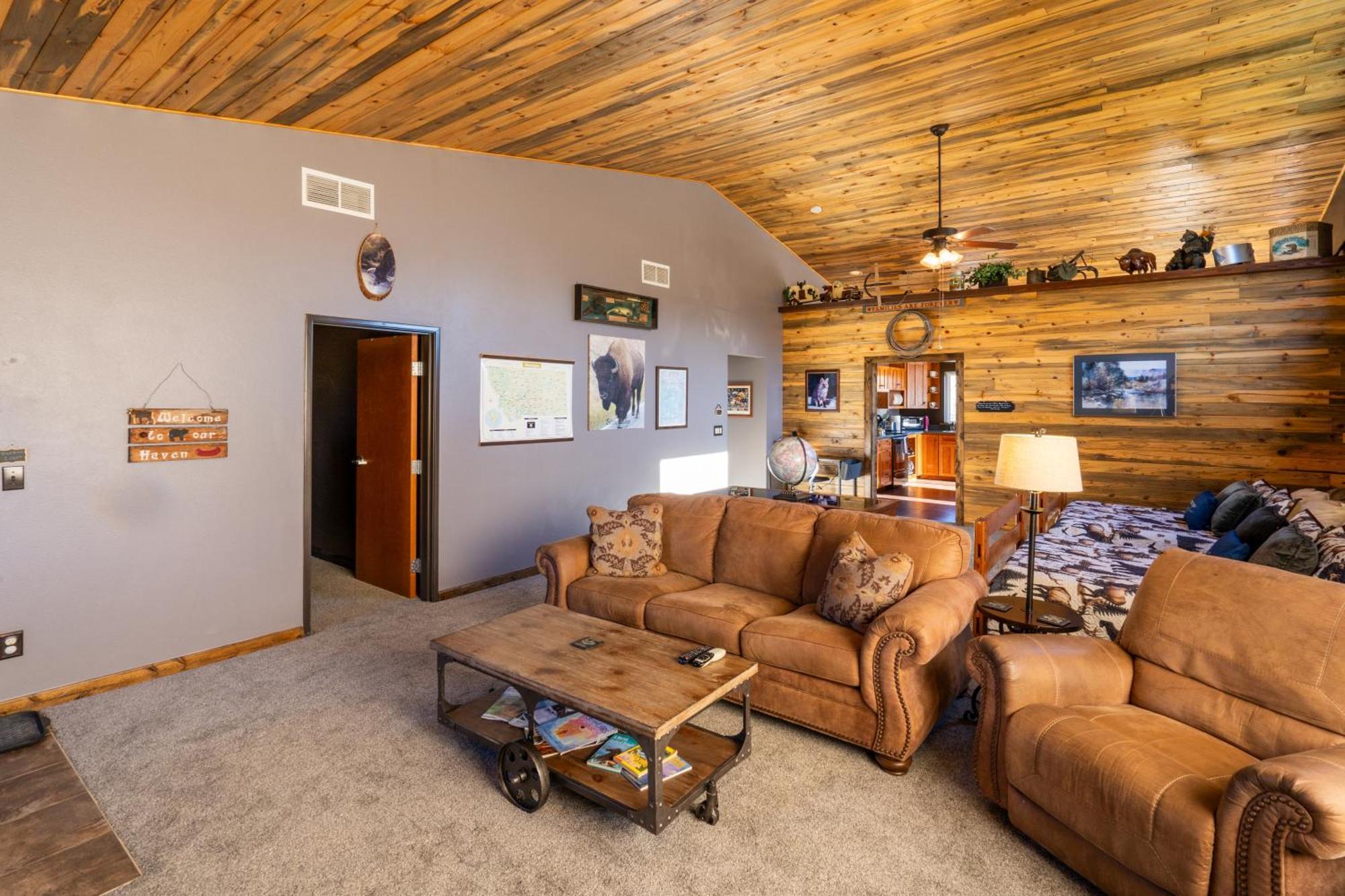 Holiday home Bison - Lg - 2 Bedrooms - Less Than 5 Miles To Yellowstone North Entrance, Sleeps Up To 8 Gardiner