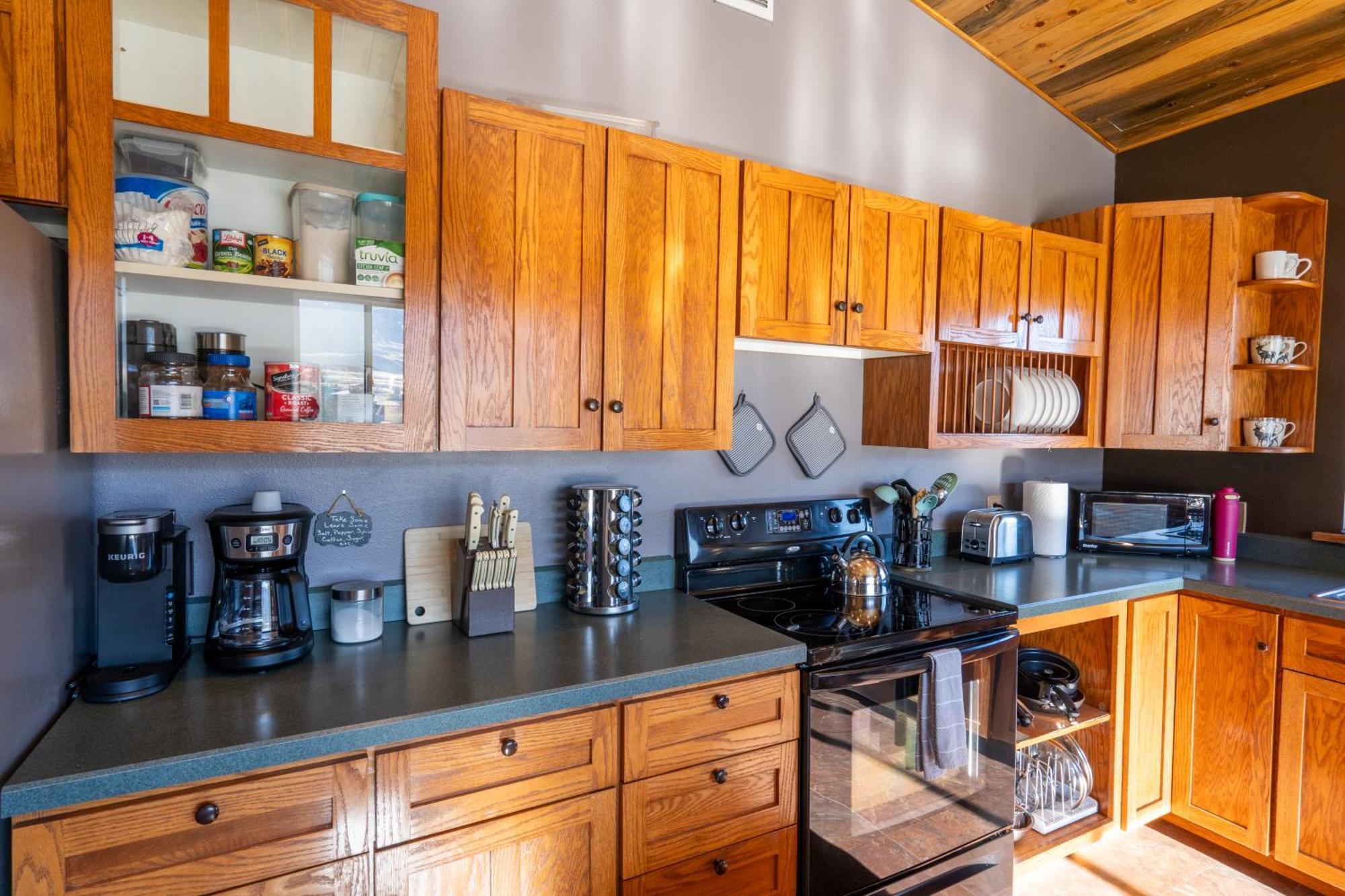 Bison - Lg - 2 Bedrooms - Less Than 5 Miles To Yellowstone North Entrance, Sleeps Up To 8 * Gardiner