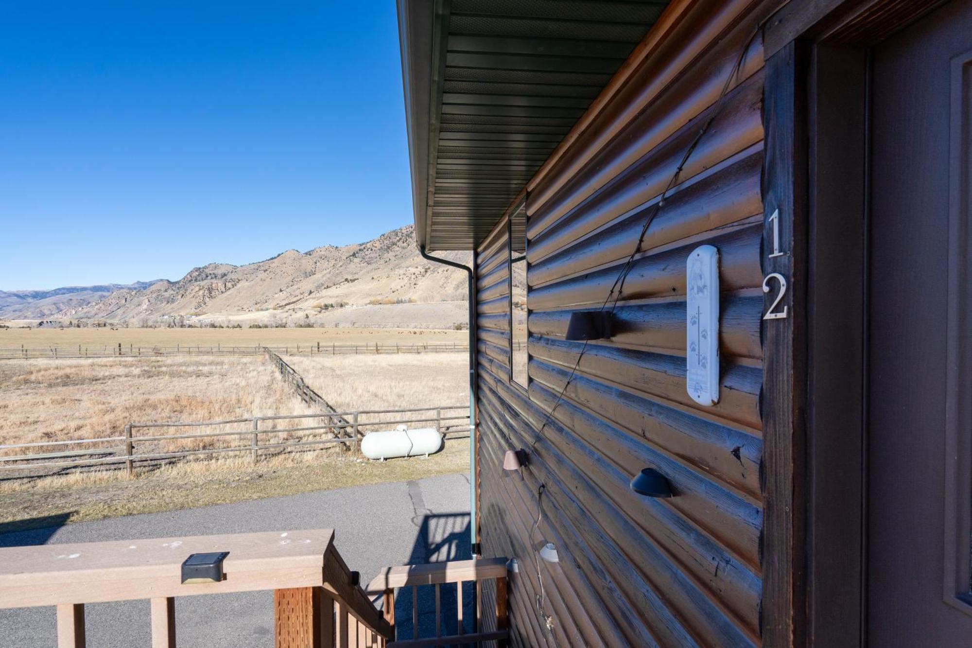 Bison - Lg - 2 Bedrooms - Less Than 5 Miles To Yellowstone North Entrance, Sleeps Up To 8 Gardiner