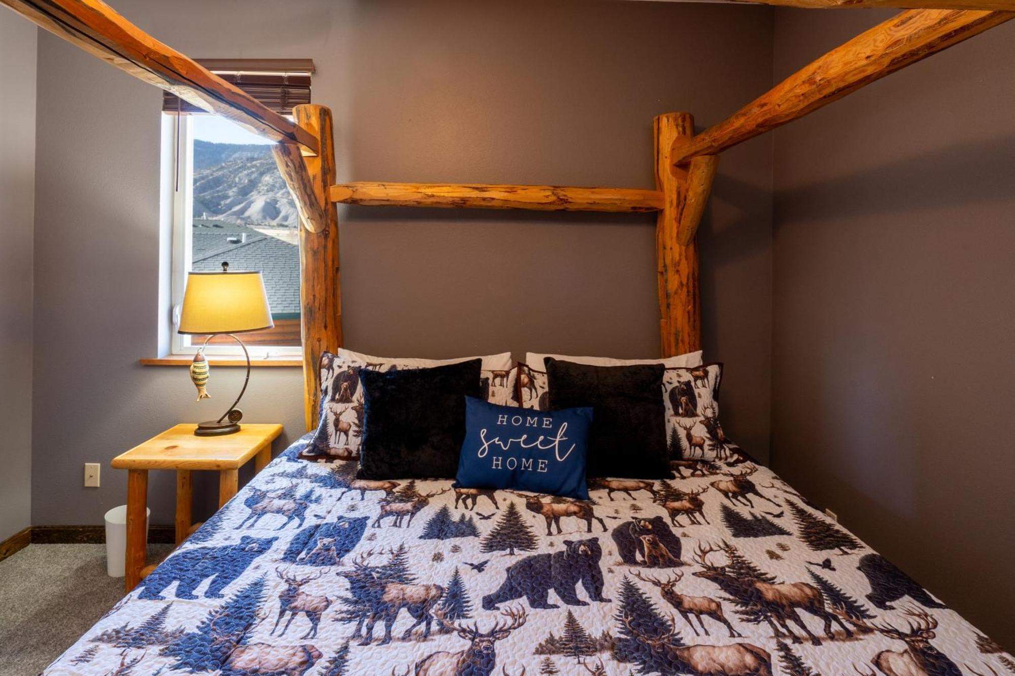Bison - Lg - 2 Bedrooms - Less Than 5 Miles To Yellowstone North Entrance, Sleeps Up To 8 * Gardiner
