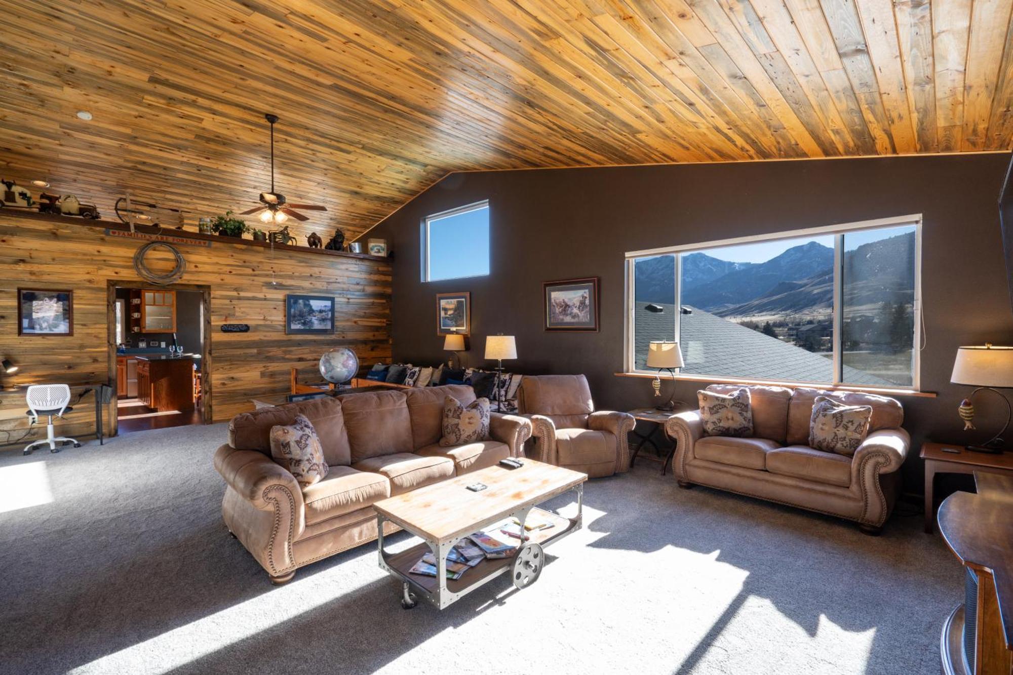 Bison - Lg - 2 Bedrooms - Less Than 5 Miles To Yellowstone North Entrance, Sleeps Up To 8