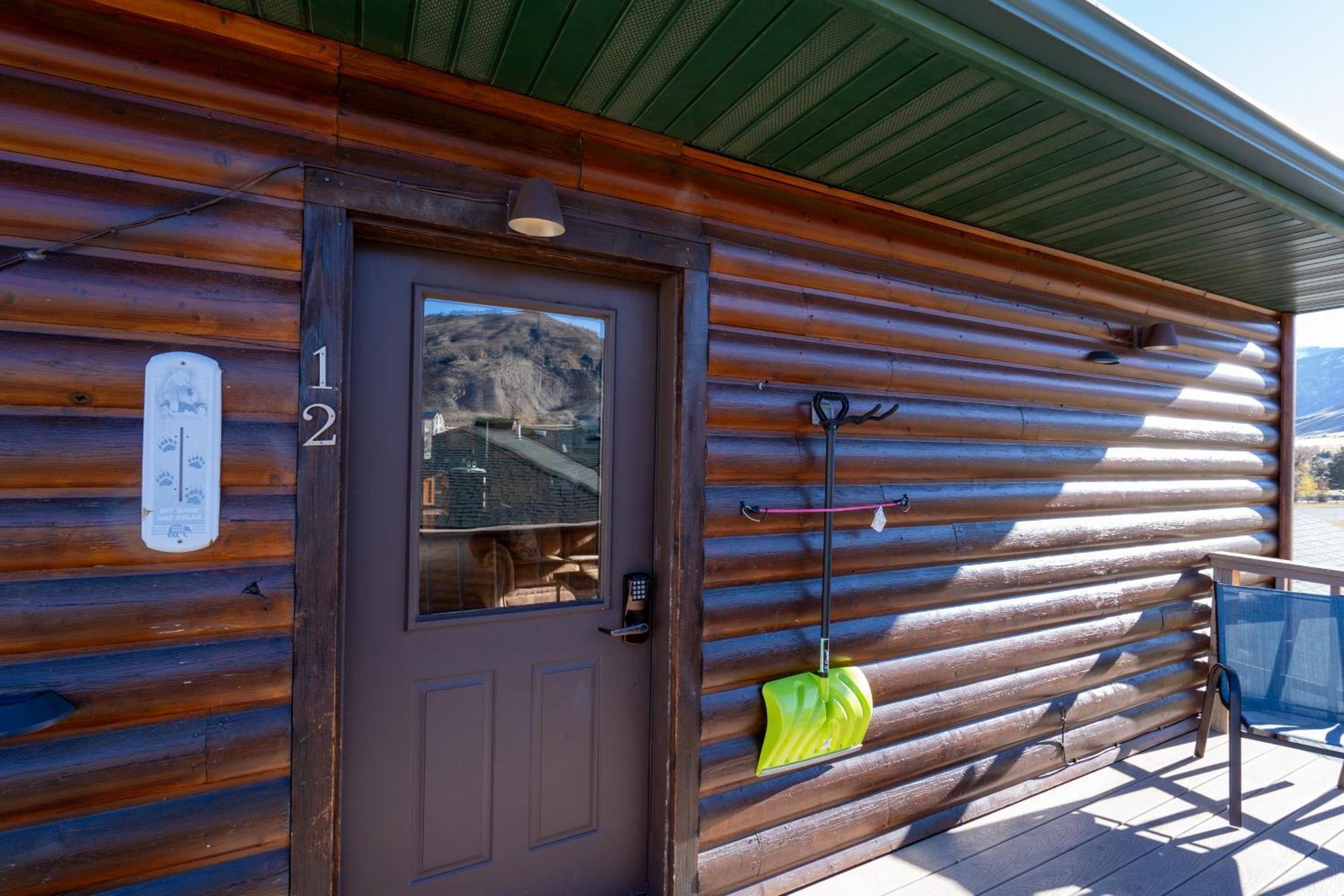 Bison - Lg - 2 Bedrooms - Less Than 5 Miles To Yellowstone North Entrance, Sleeps Up To 8 Holiday home