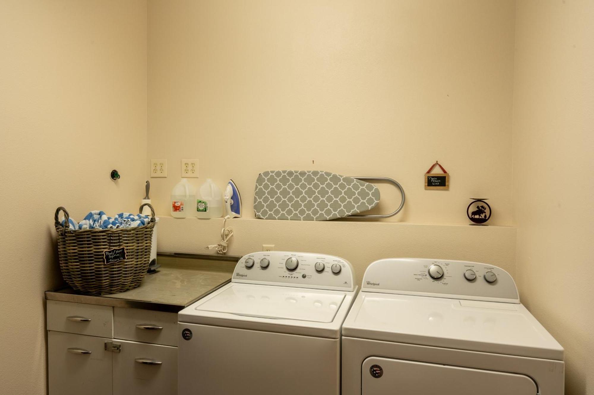 Holiday home Bison - Lg - 2 Bedrooms - Less Than 5 Miles To Yellowstone North Entrance, Sleeps Up To 8