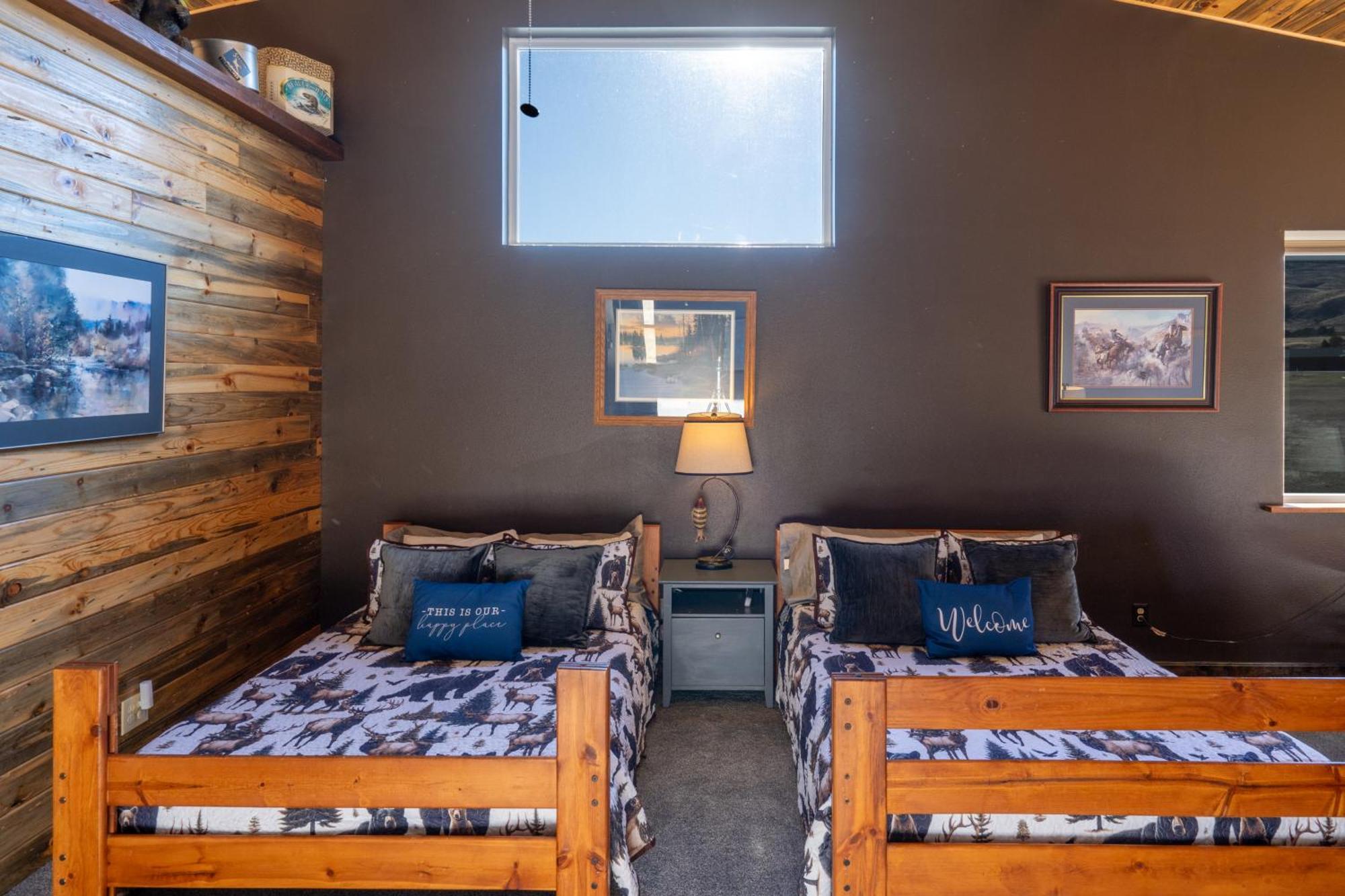 Bison - Lg - 2 Bedrooms - Less Than 5 Miles To Yellowstone North Entrance, Sleeps Up To 8 Holiday home
