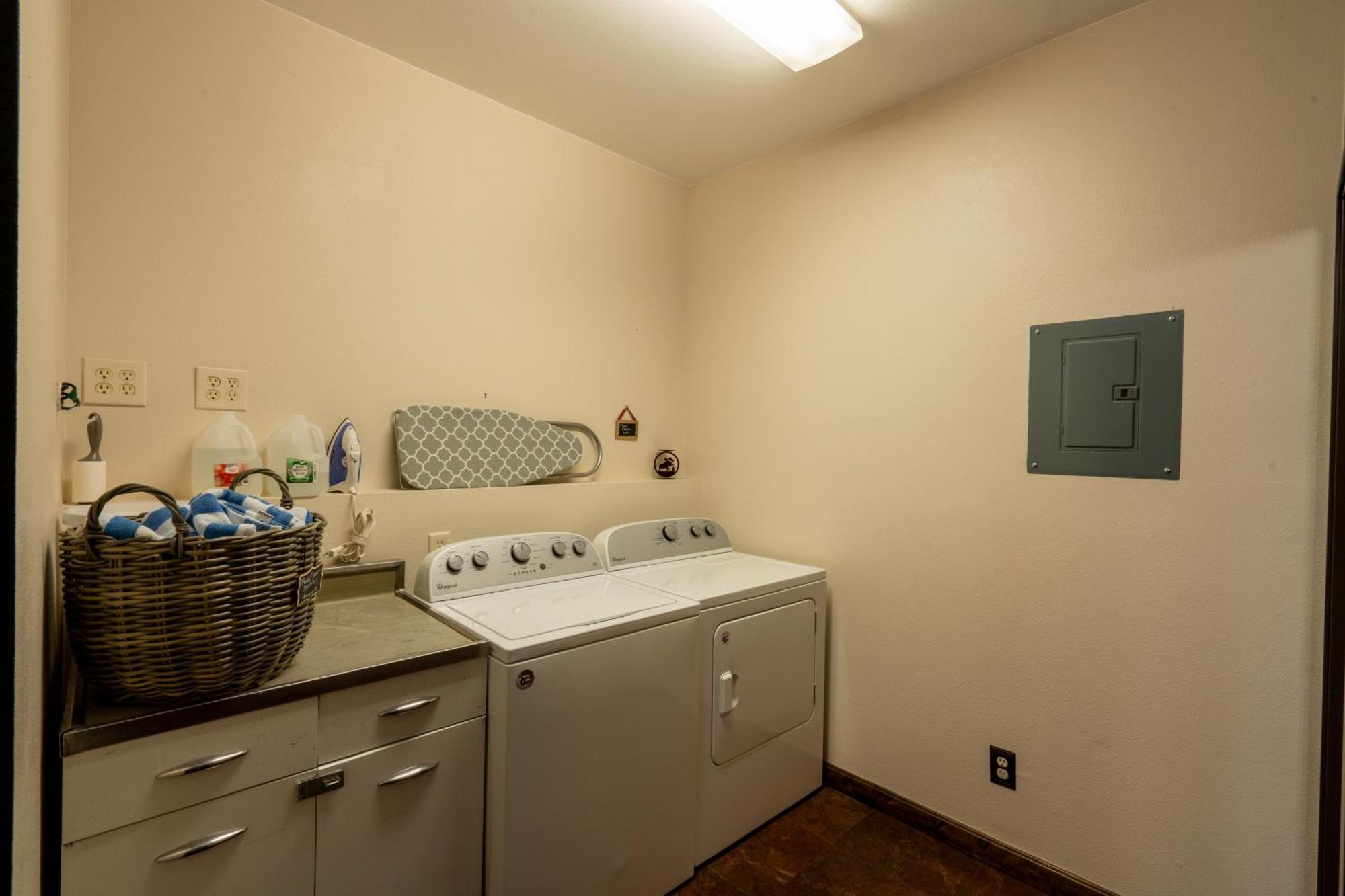 Holiday home Bison - Lg - 2 Bedrooms - Less Than 5 Miles To Yellowstone North Entrance, Sleeps Up To 8 Gardiner