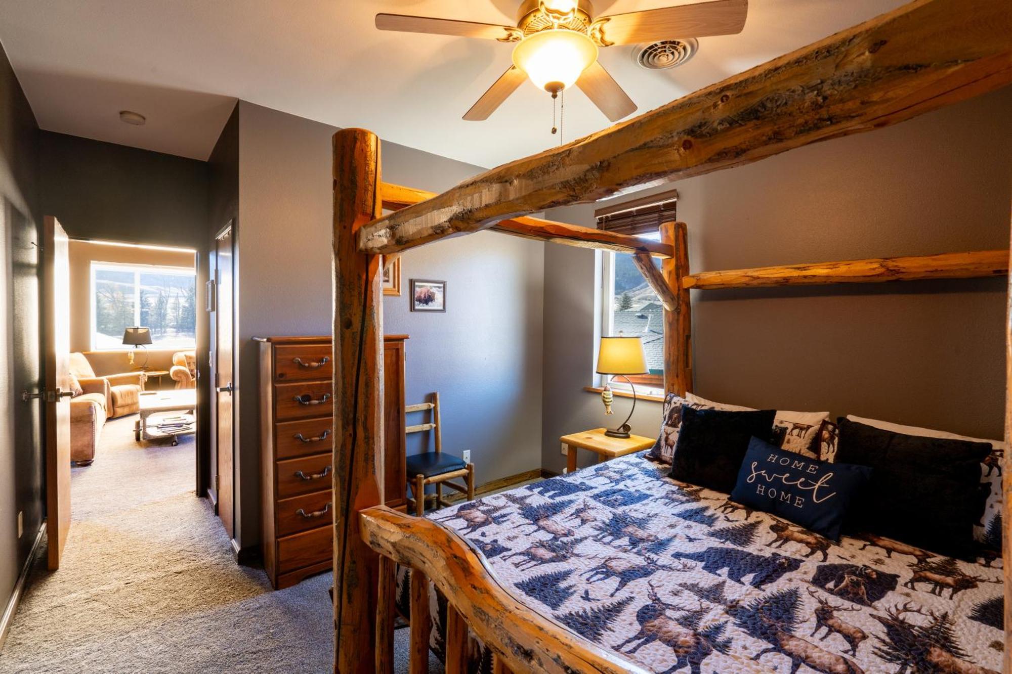 Bison - Lg - 2 Bedrooms - Less Than 5 Miles To Yellowstone North Entrance, Sleeps Up To 8