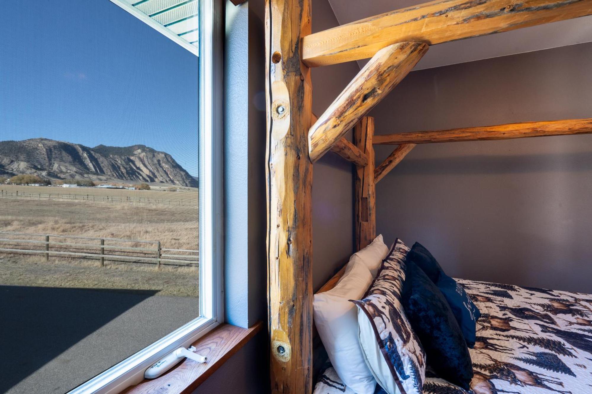 Bison - Lg - 2 Bedrooms - Less Than 5 Miles To Yellowstone North Entrance, Sleeps Up To 8 Gardiner