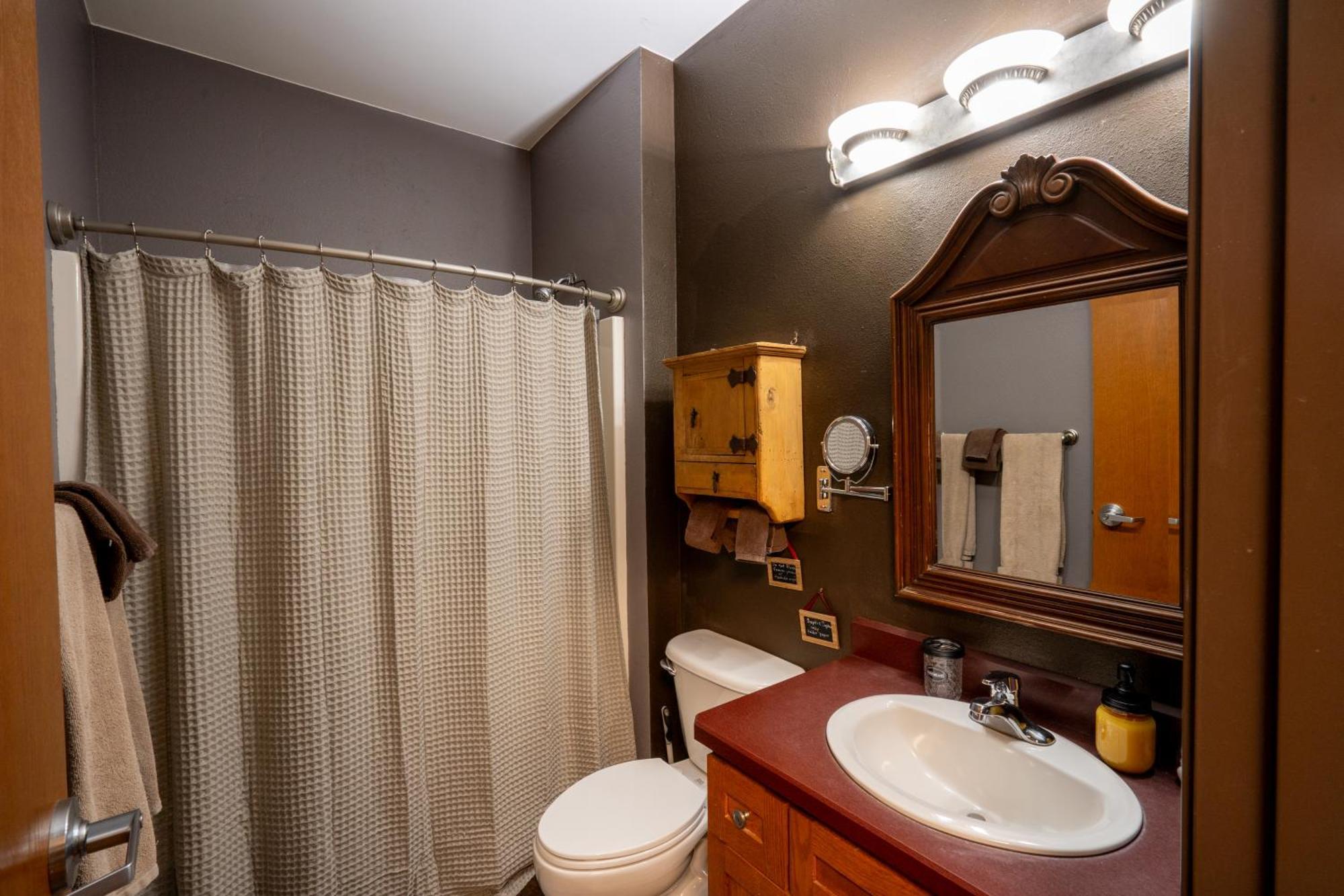 Casa vacanze Bison - Lg - 2 Bedrooms - Less Than 5 Miles To Yellowstone North Entrance, Sleeps Up To 8 *