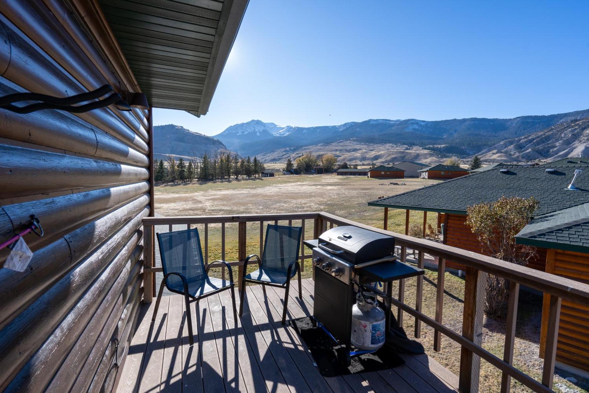 Bison - Lg - 2 Bedrooms - Less Than 5 Miles To Yellowstone North Entrance, Sleeps Up To 8 * Gardiner